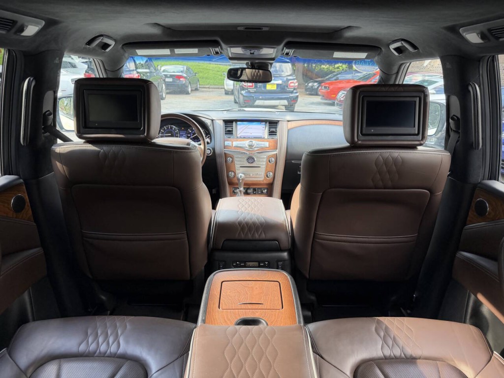 2017 INFINITI QX80 Image 27