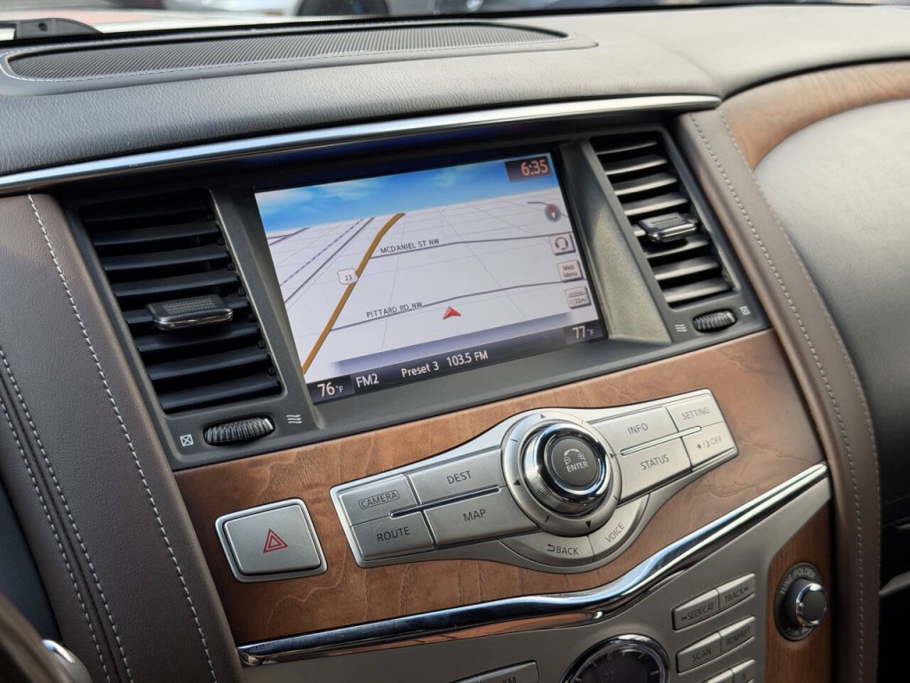 2017 INFINITI QX80 Image 28