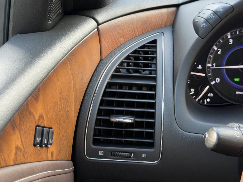 2017 INFINITI QX80 Image 29