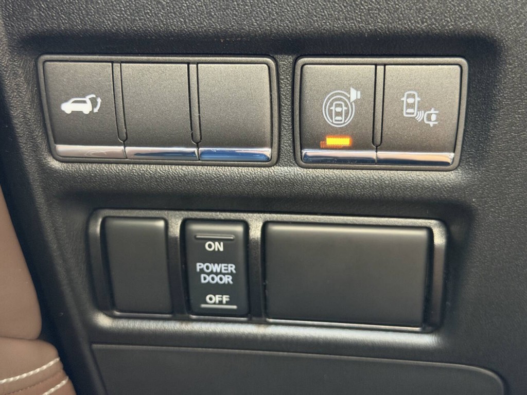 2017 INFINITI QX80 Image 30