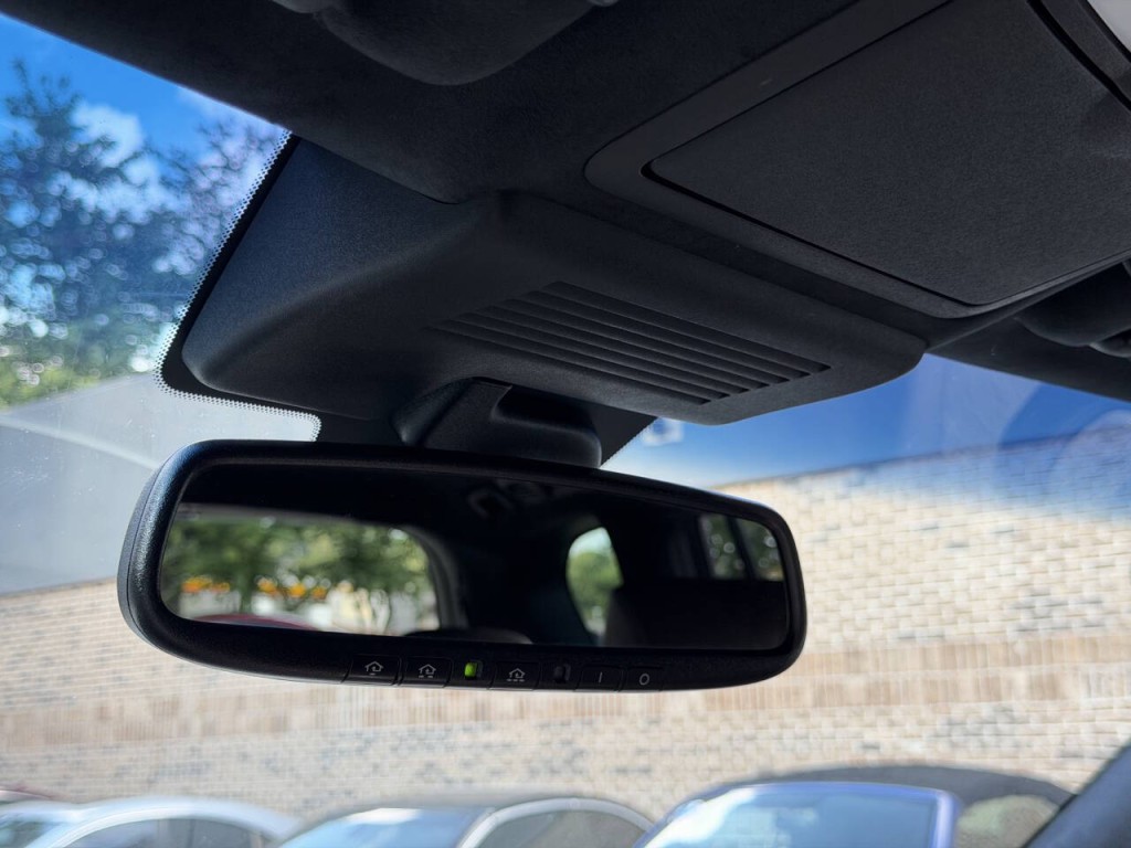 2017 INFINITI QX80 Image 31