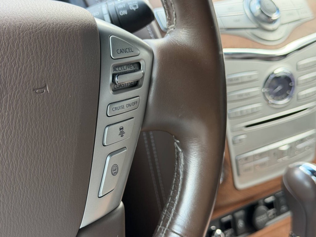 2017 INFINITI QX80 Image 33