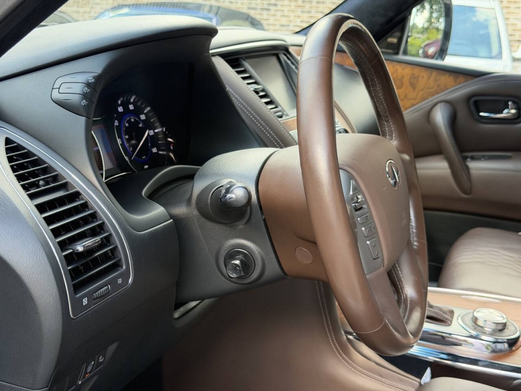 2017 INFINITI QX80 Image 34