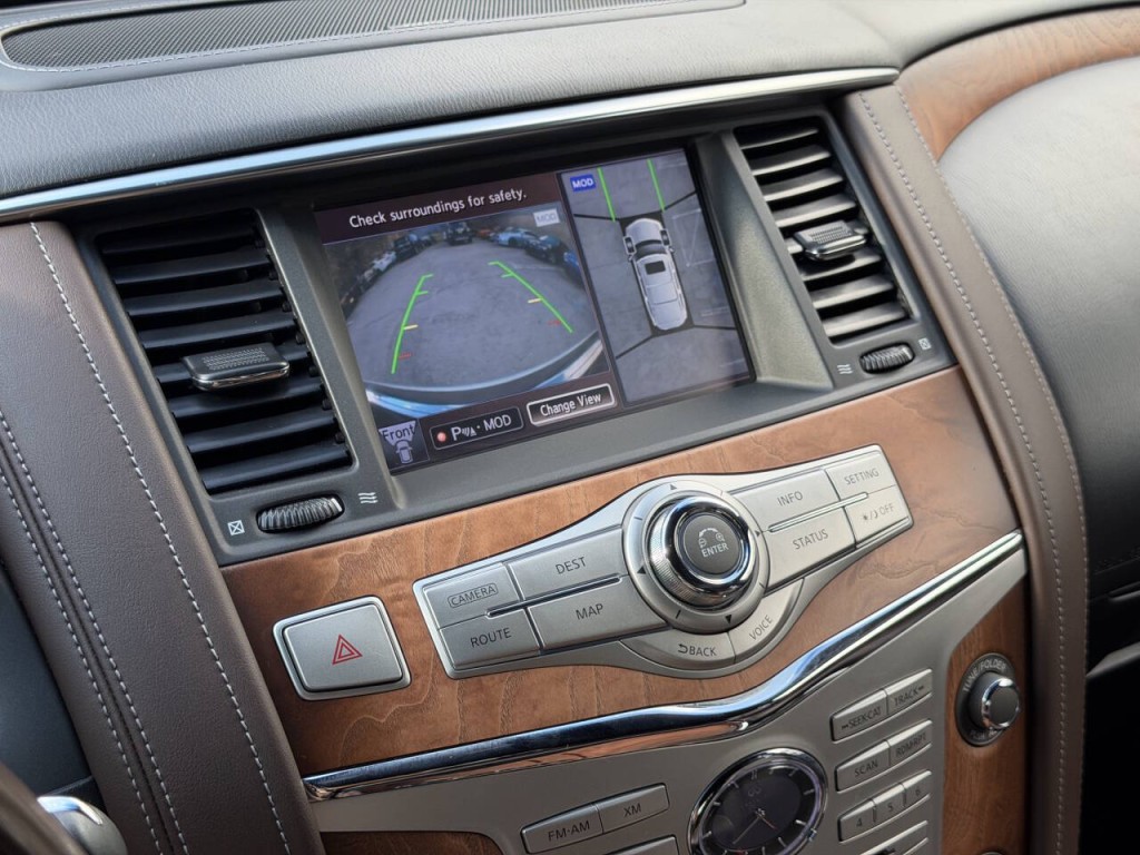 2017 INFINITI QX80 Image 35