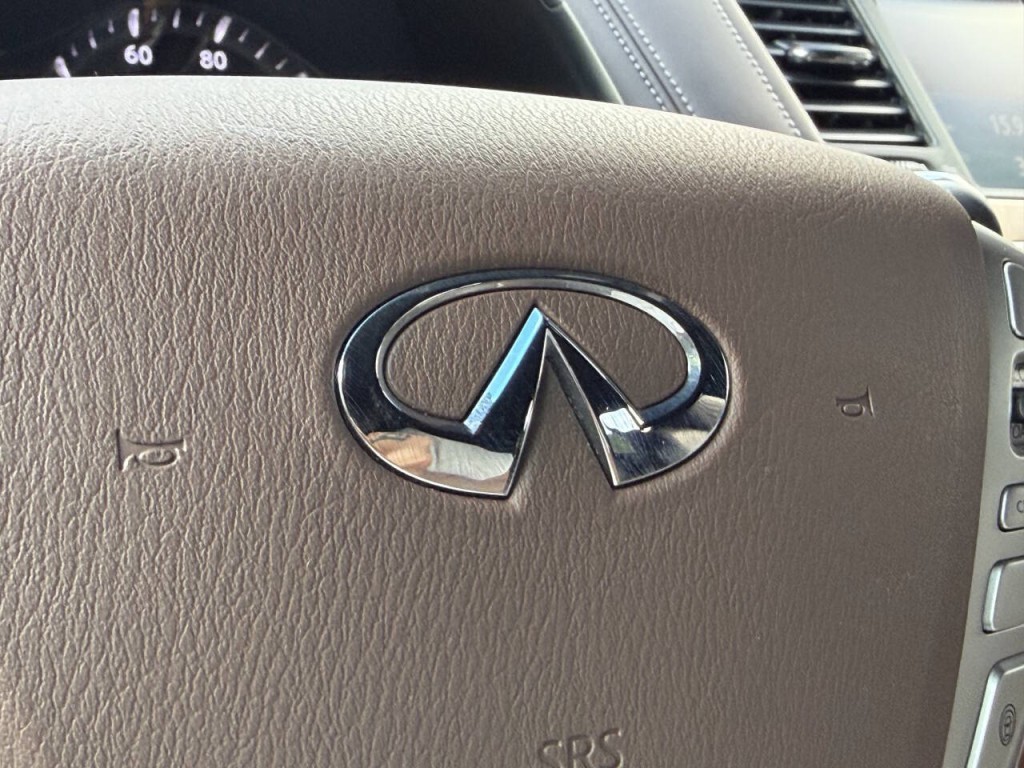 2017 INFINITI QX80 Image 37