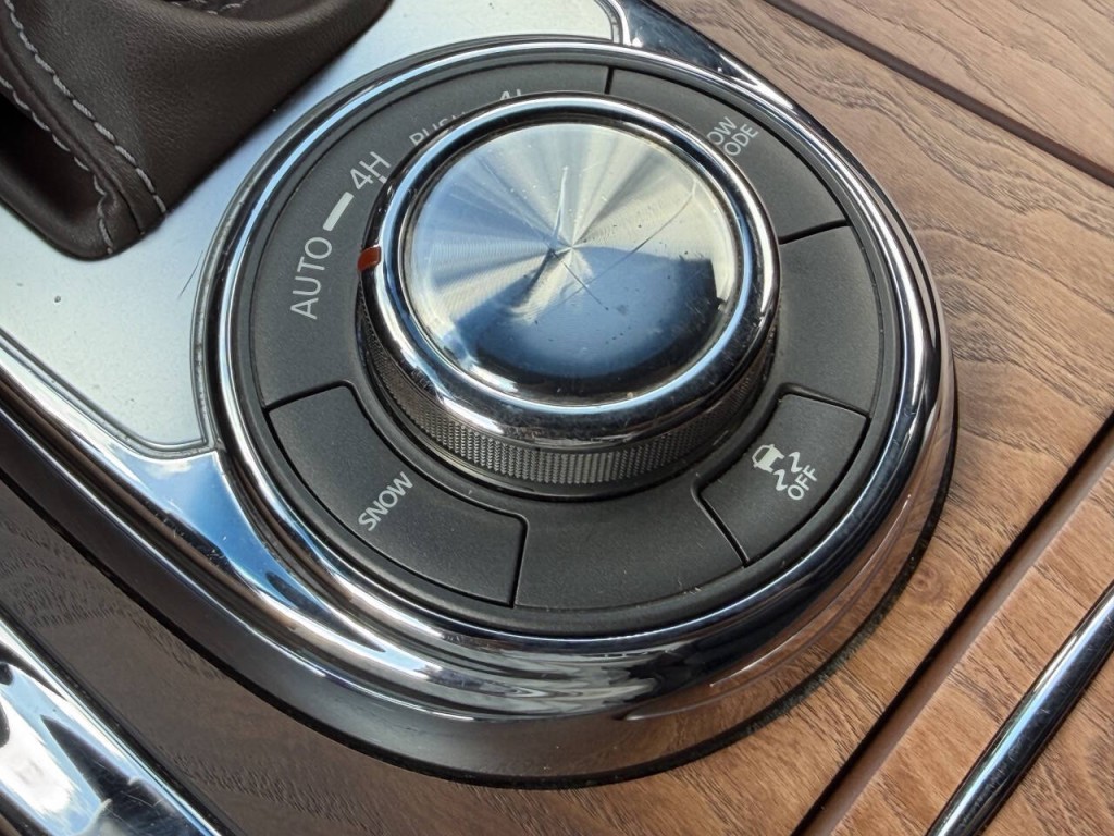 2017 INFINITI QX80 Image 39