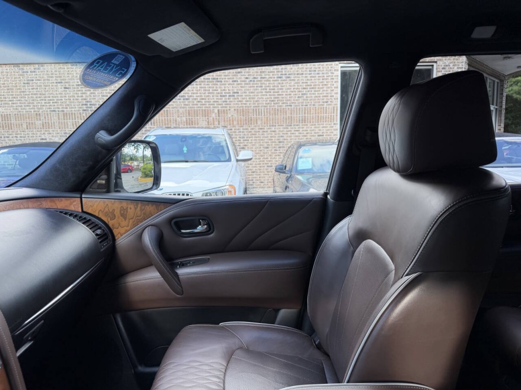2017 INFINITI QX80 Image 43