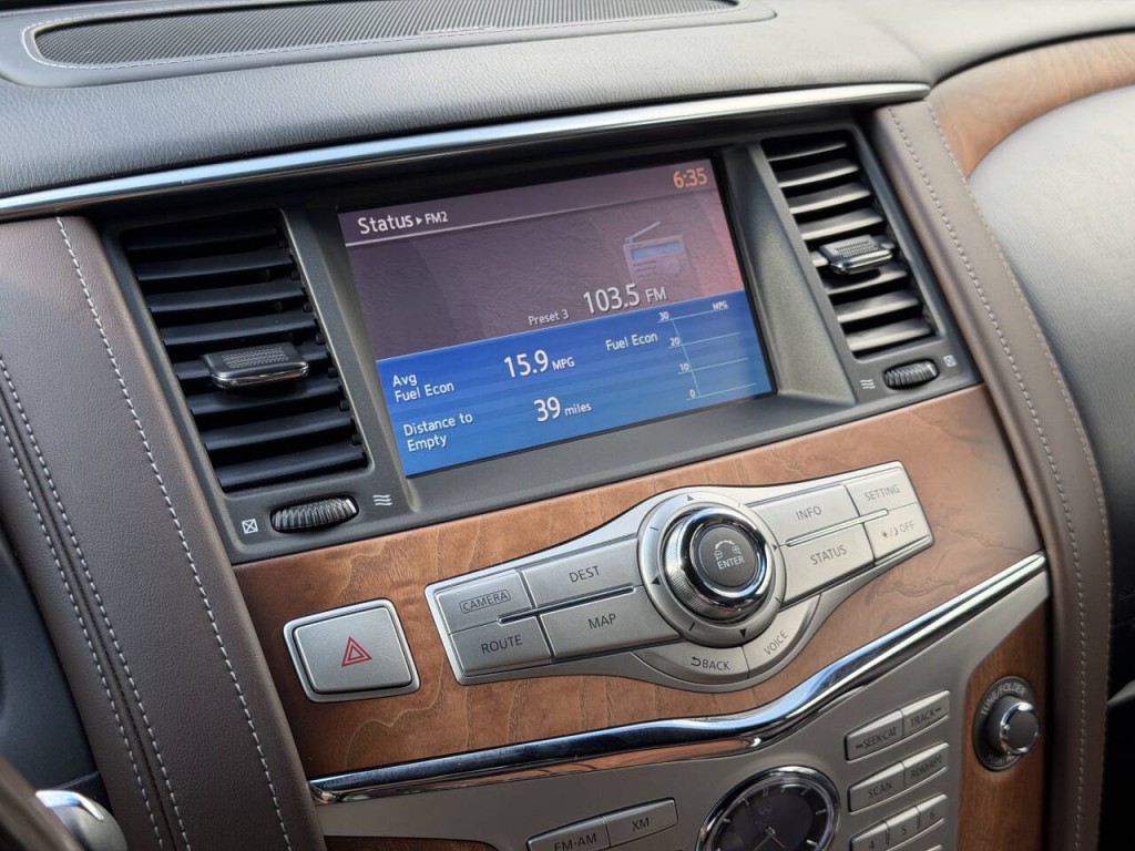 2017 INFINITI QX80 Image 44