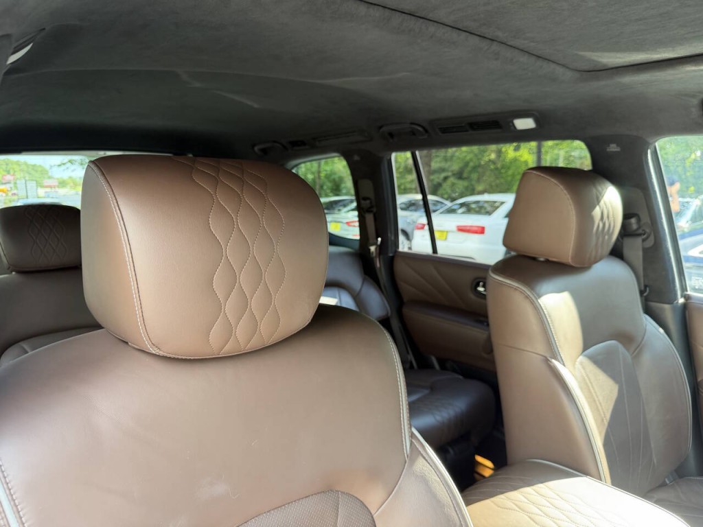 2017 INFINITI QX80 Image 46