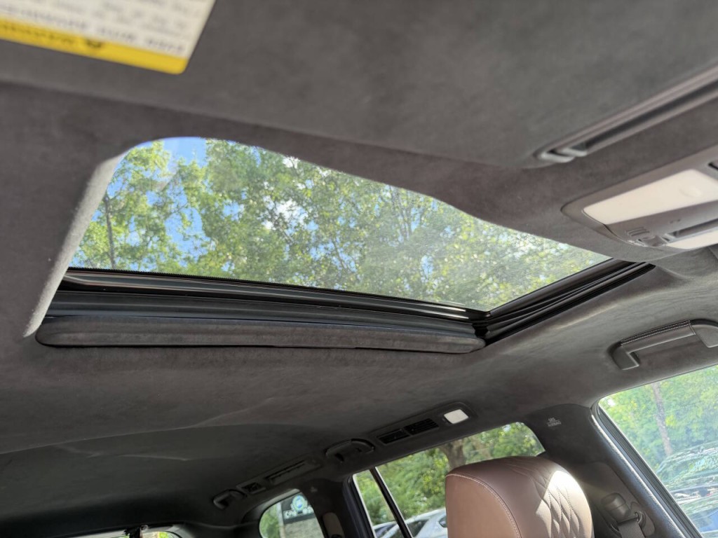 2017 INFINITI QX80 Image 48