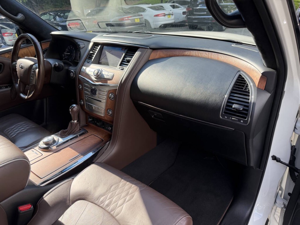 2017 INFINITI QX80 Image 49