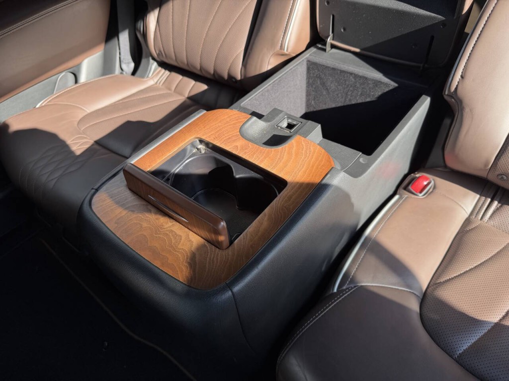 2017 INFINITI QX80 Image 50