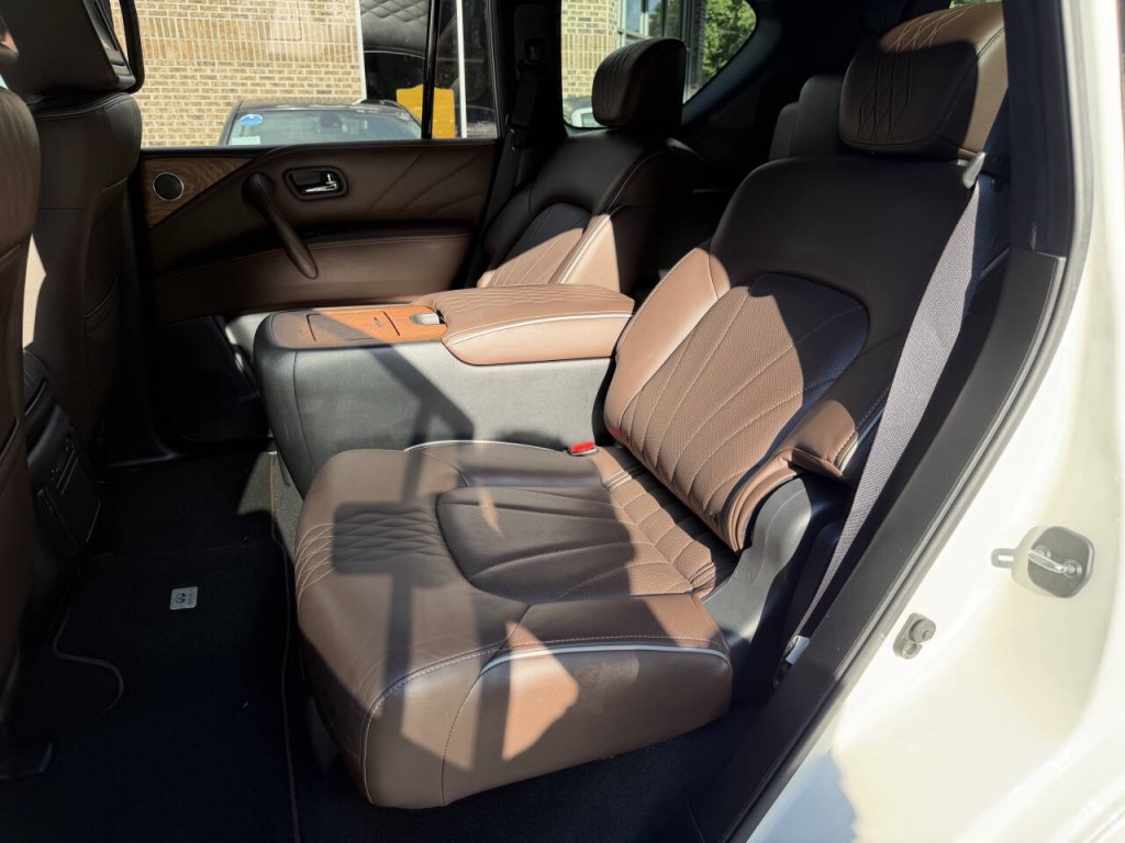 2017 INFINITI QX80 Image 53