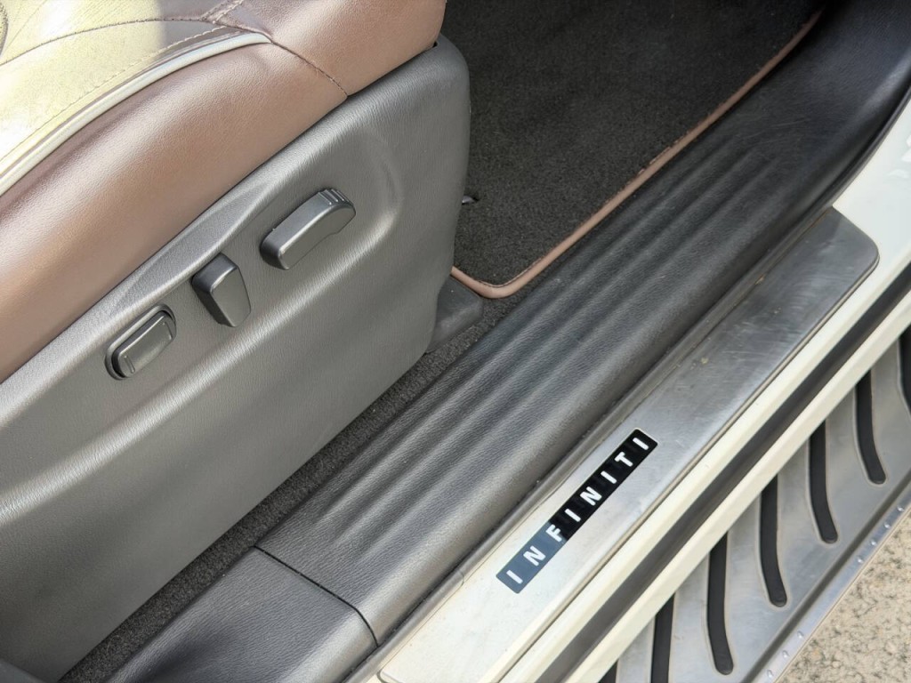 2017 INFINITI QX80 Image 57