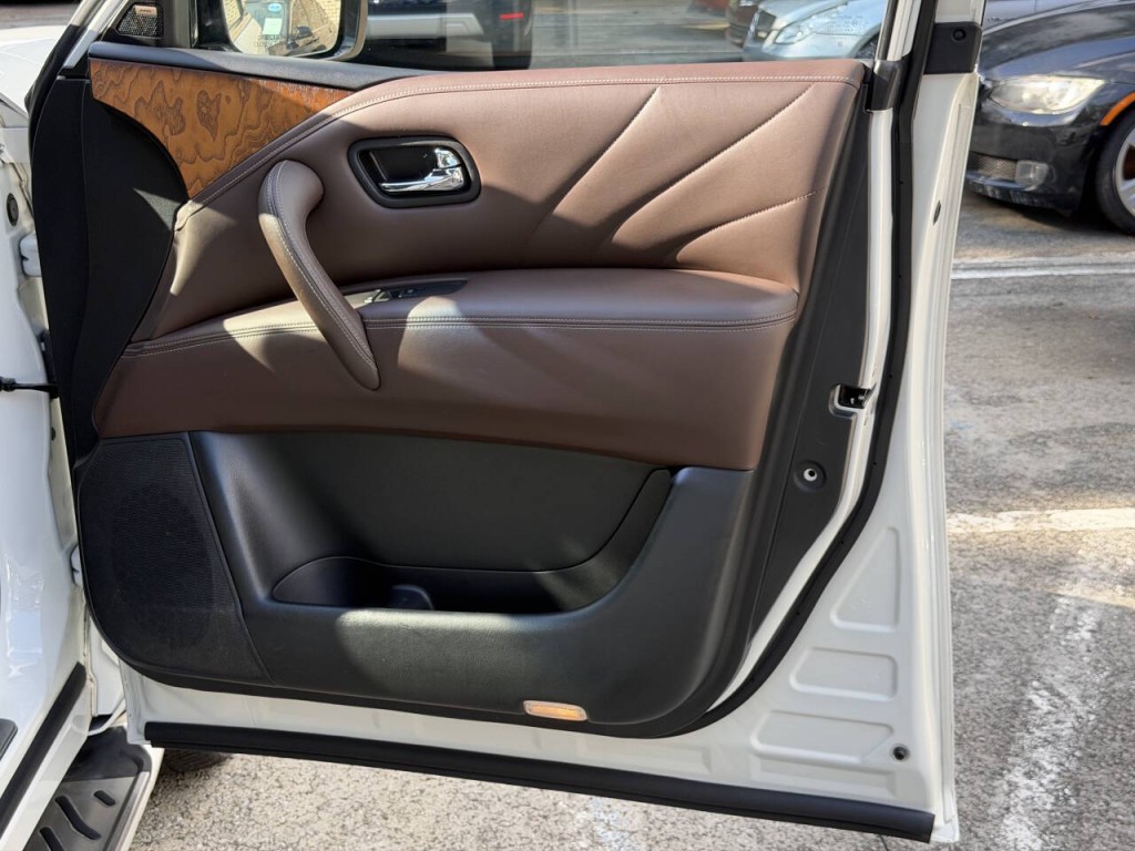 2017 INFINITI QX80 Image 59