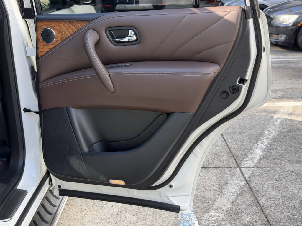2017 INFINITI QX80 Image 62