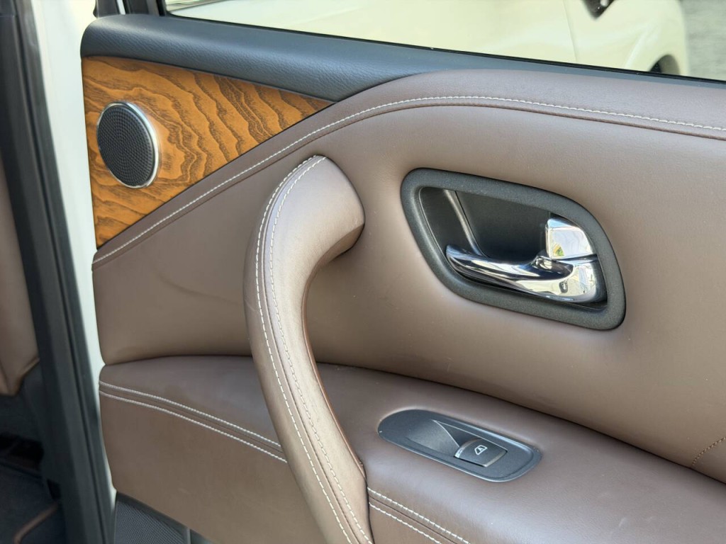 2017 INFINITI QX80 Image 63