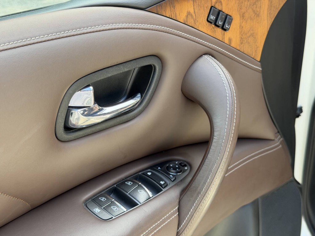 2017 INFINITI QX80 Image 64