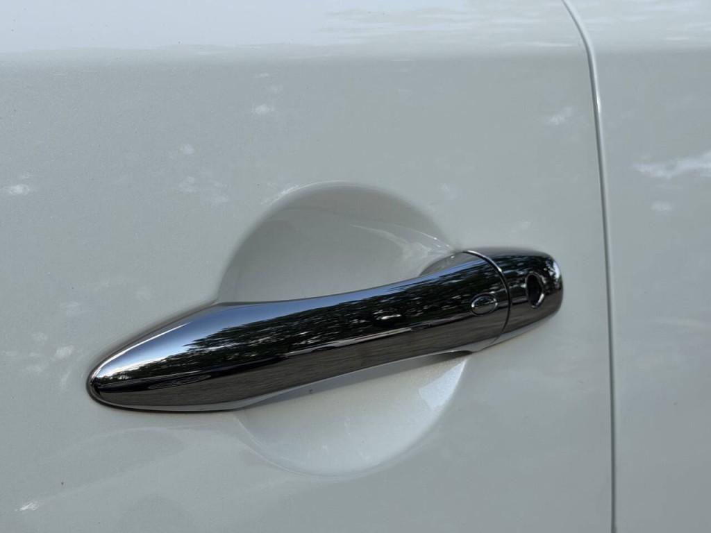 2017 INFINITI QX80 Image 70