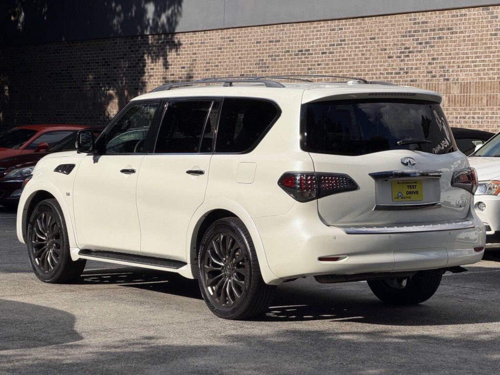2017 INFINITI QX80 Image 3
