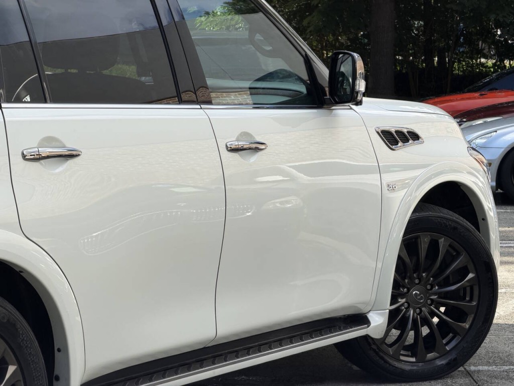 2017 INFINITI QX80 Image 7