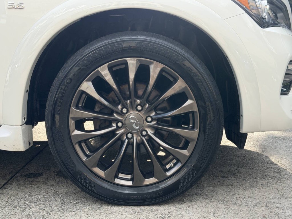 2017 INFINITI QX80 Image 10