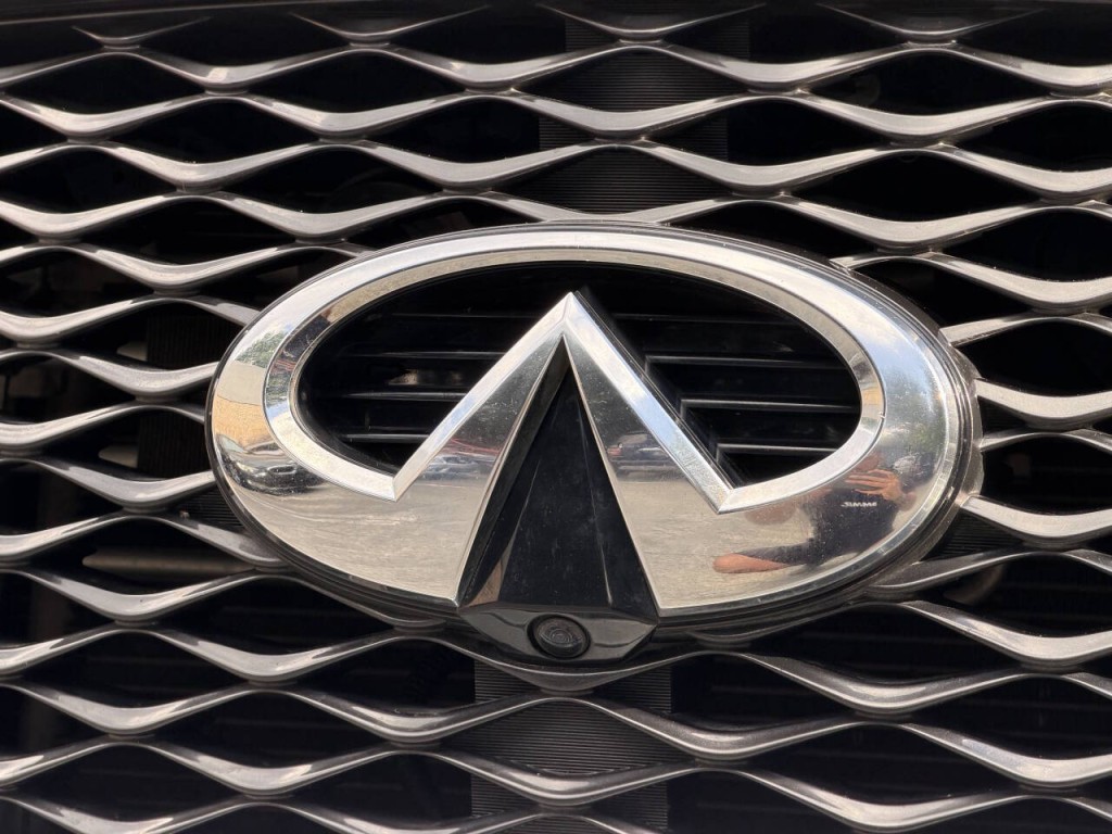 2017 INFINITI QX80 Image 11