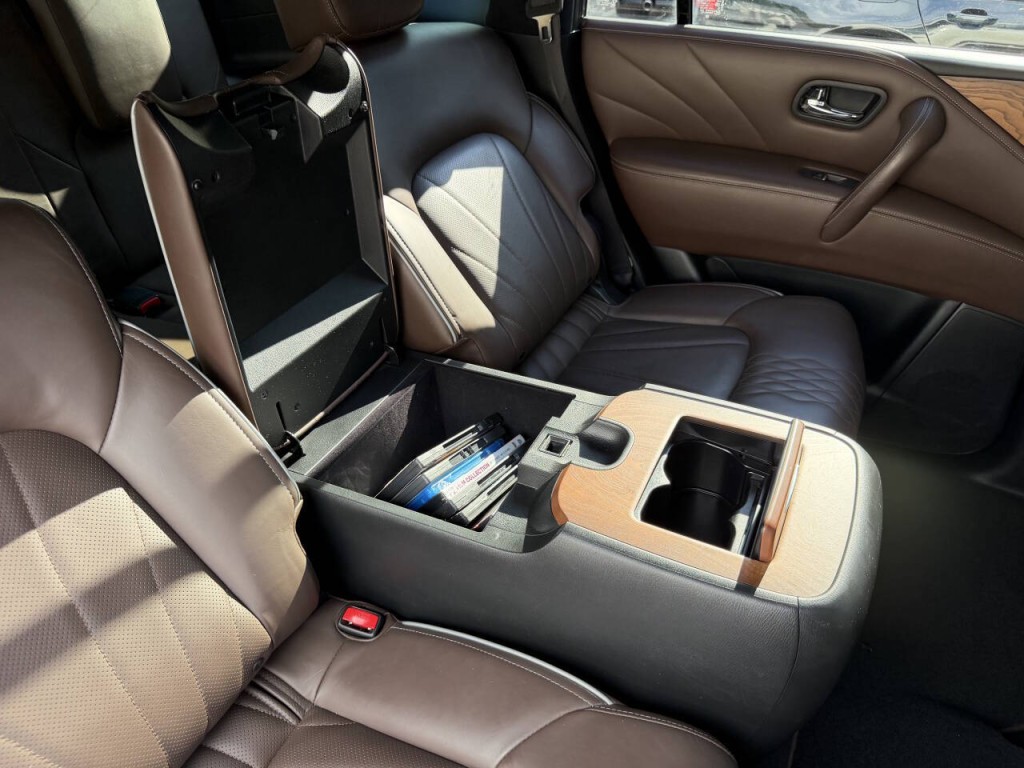 2017 INFINITI QX80 Image 15
