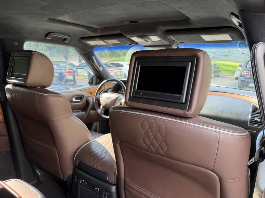 2017 INFINITI QX80 Image 17