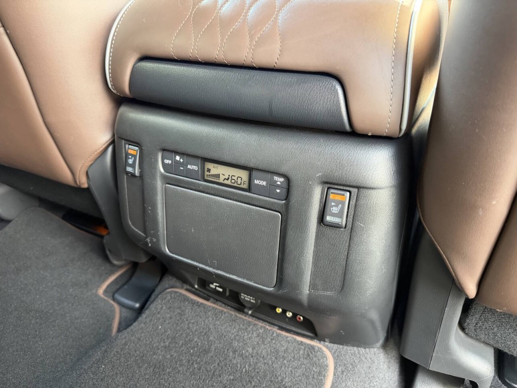 2017 INFINITI QX80 Image 18