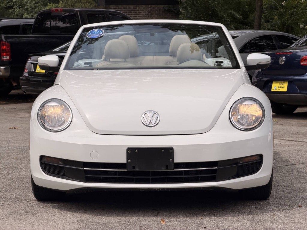 2014 Volkswagen Beetle Image 2