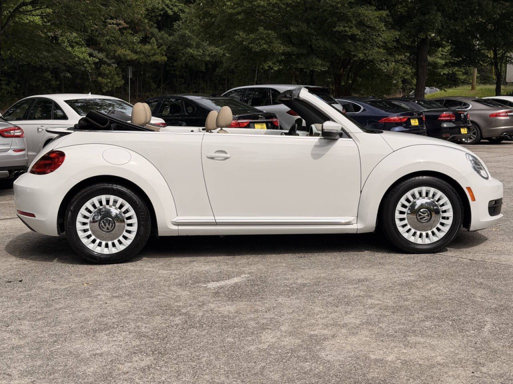 2014 Volkswagen Beetle Image 3