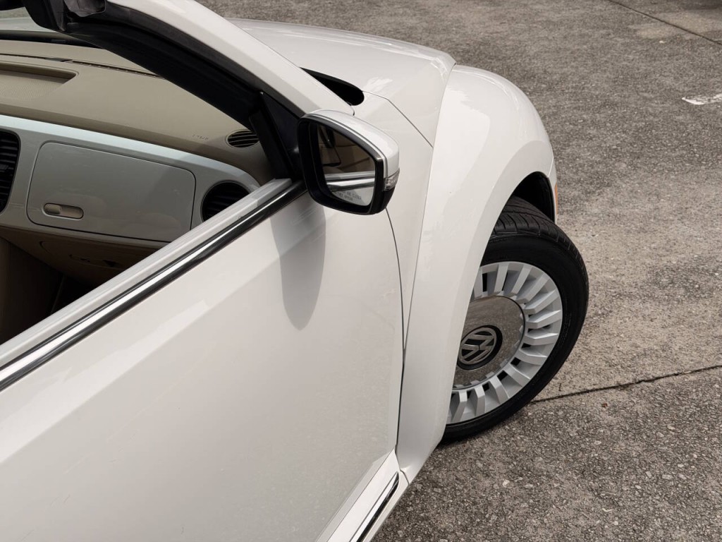 2014 Volkswagen Beetle Image 11