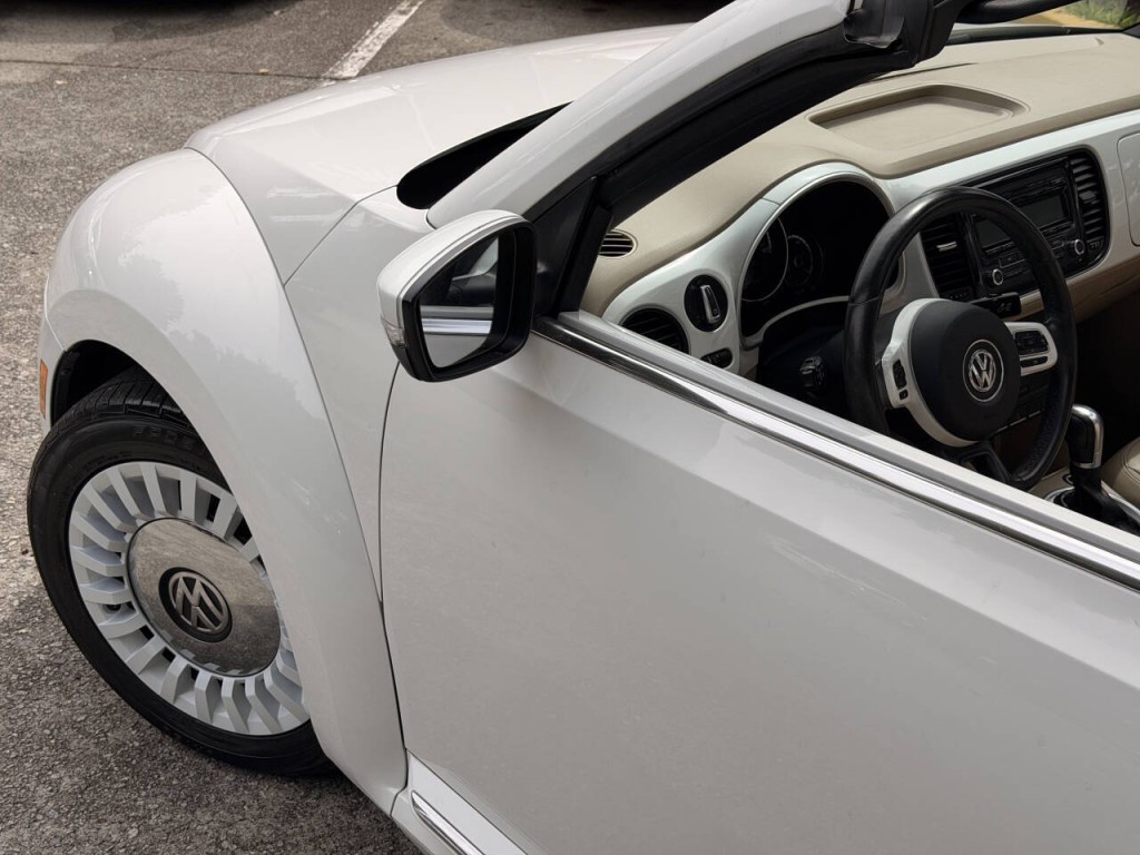 2014 Volkswagen Beetle Image 12