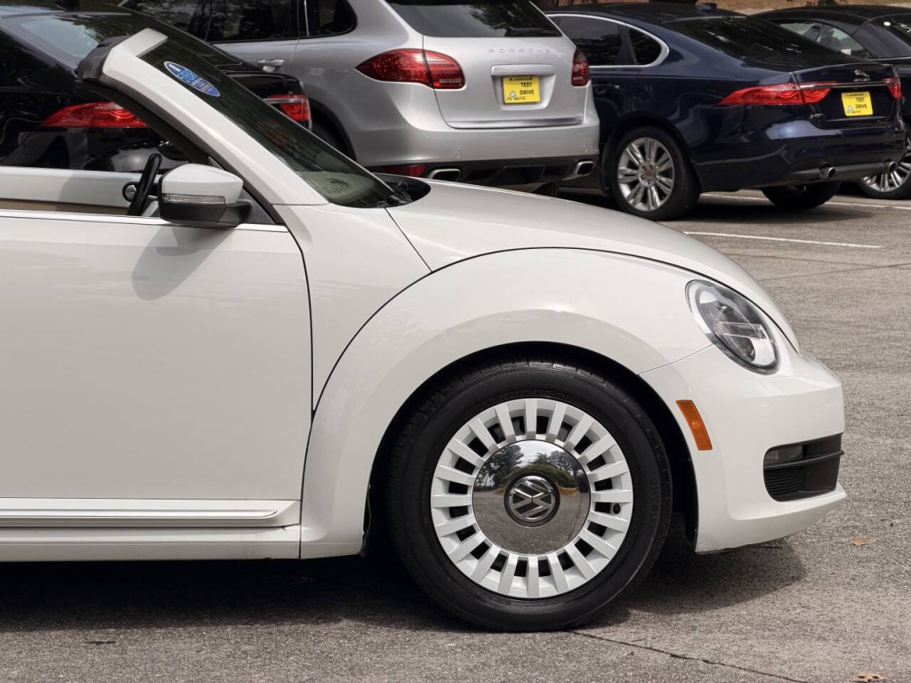 2014 Volkswagen Beetle Image 16