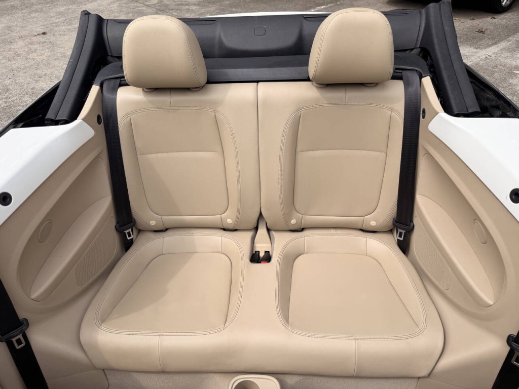 2014 Volkswagen Beetle Image 18