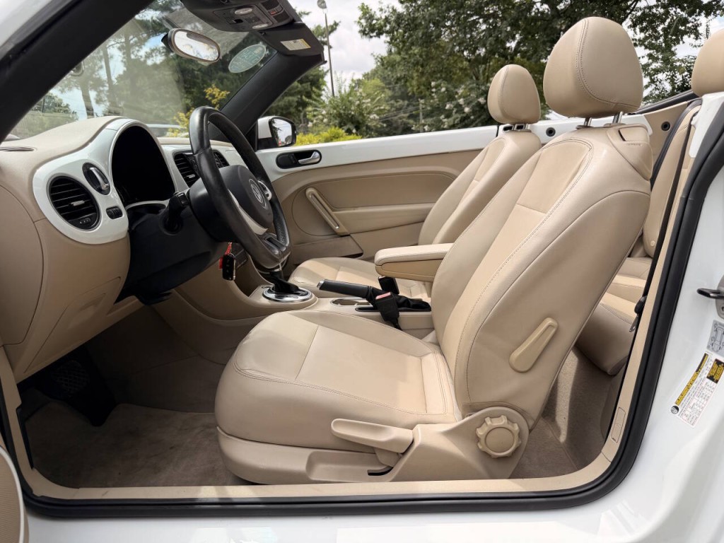 2014 Volkswagen Beetle Image 19
