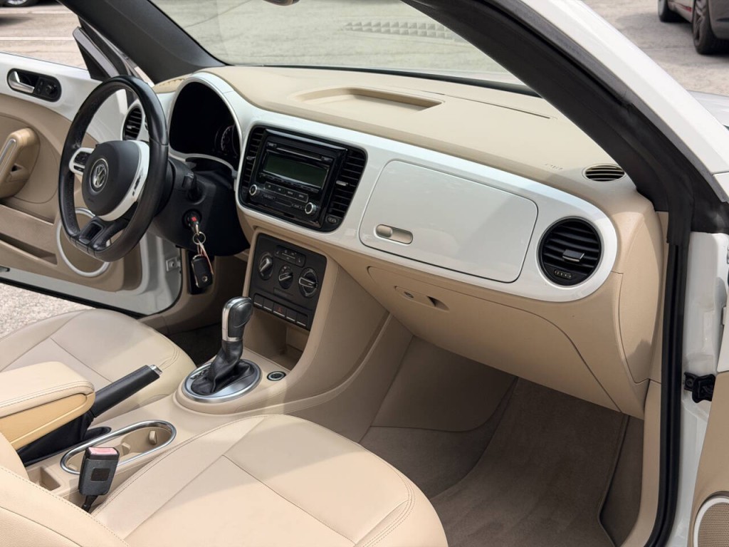 2014 Volkswagen Beetle Image 20