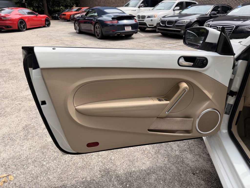 2014 Volkswagen Beetle Image 21