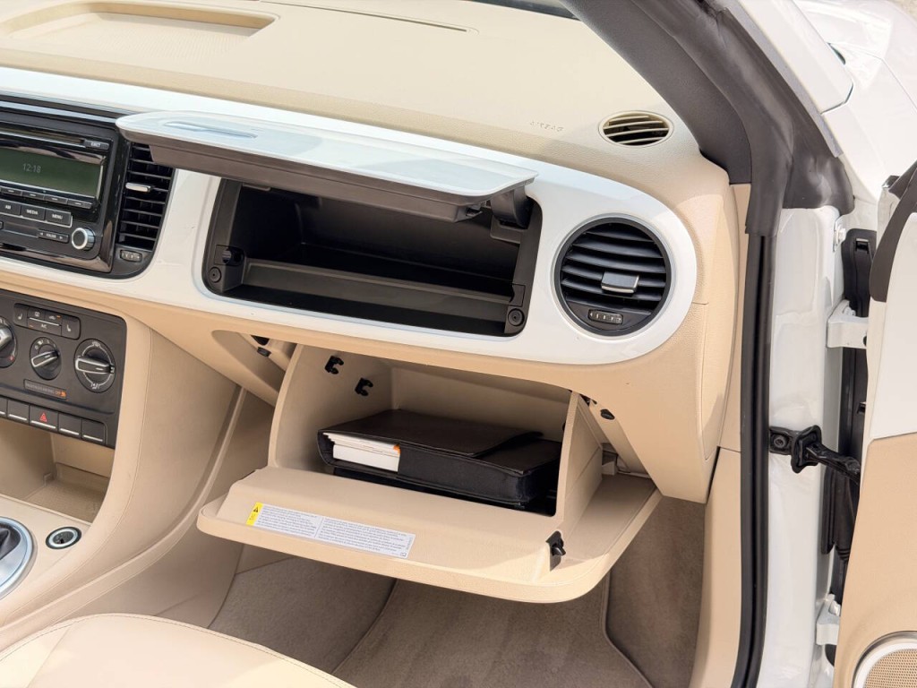 2014 Volkswagen Beetle Image 23