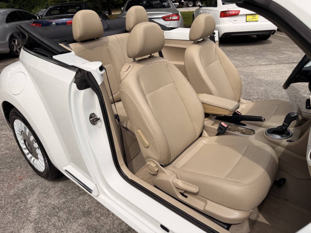 2014 Volkswagen Beetle Image 27