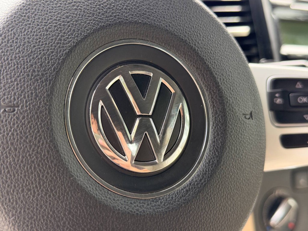 2014 Volkswagen Beetle Image 38