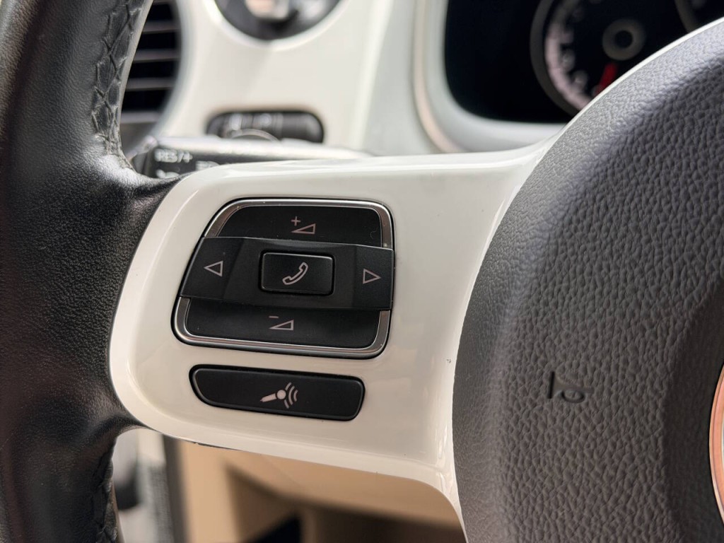 2014 Volkswagen Beetle Image 39