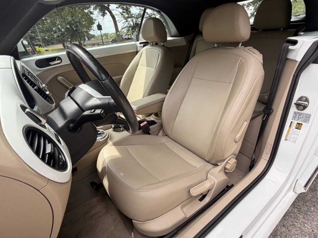 2014 Volkswagen Beetle Image 44