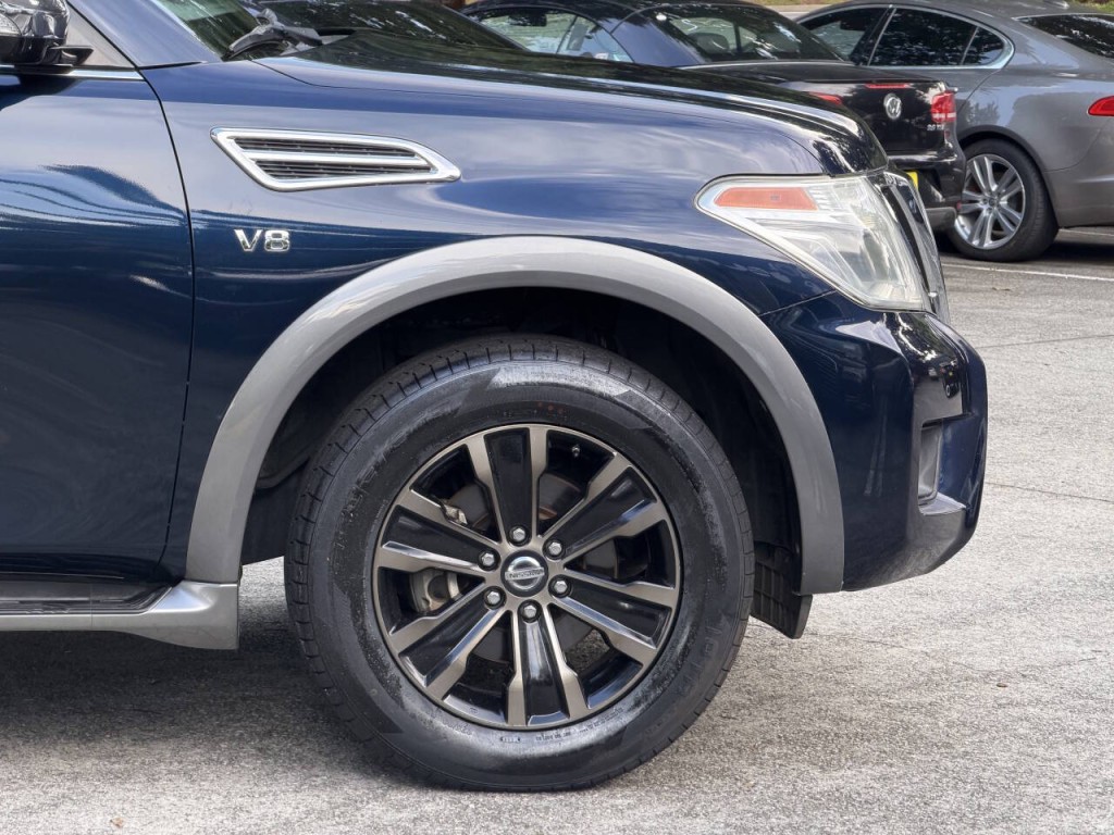 2017 Nissan Armada Image 5
