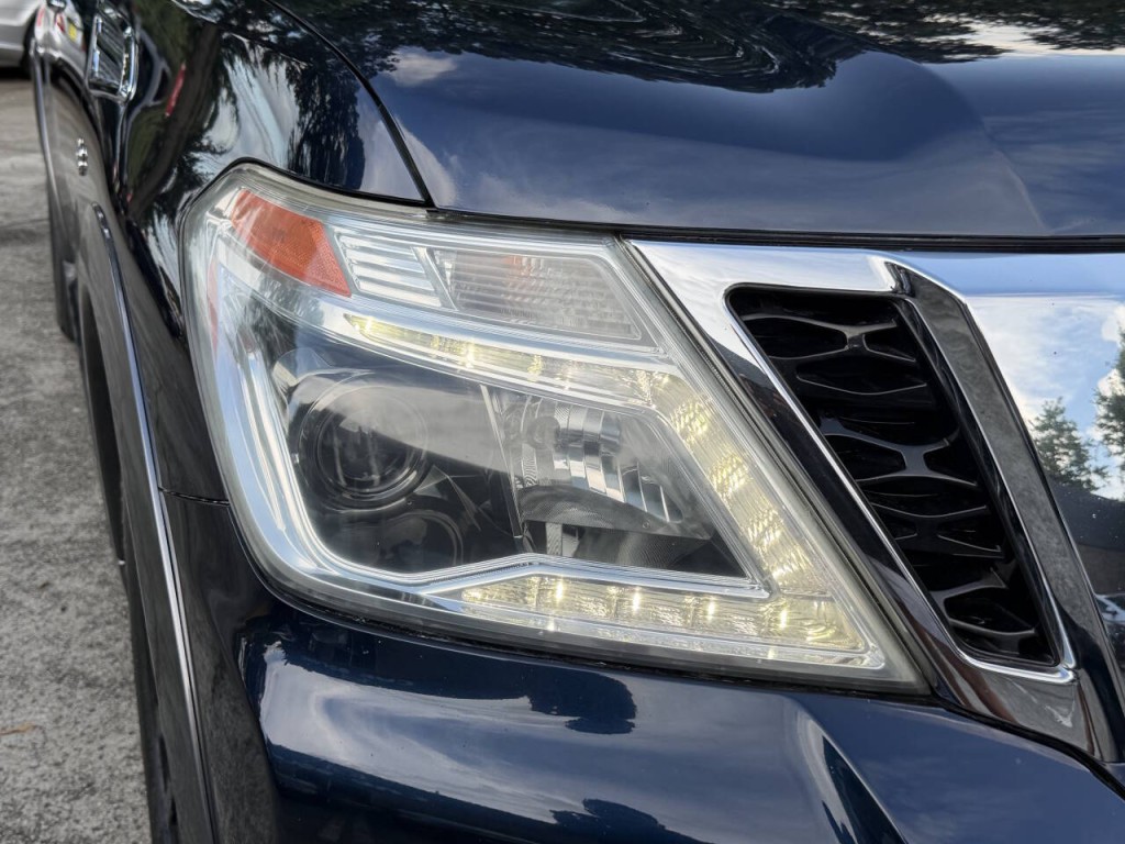 2017 Nissan Armada Image 10