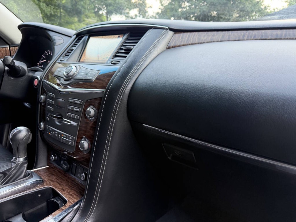 2017 Nissan Armada Image 17