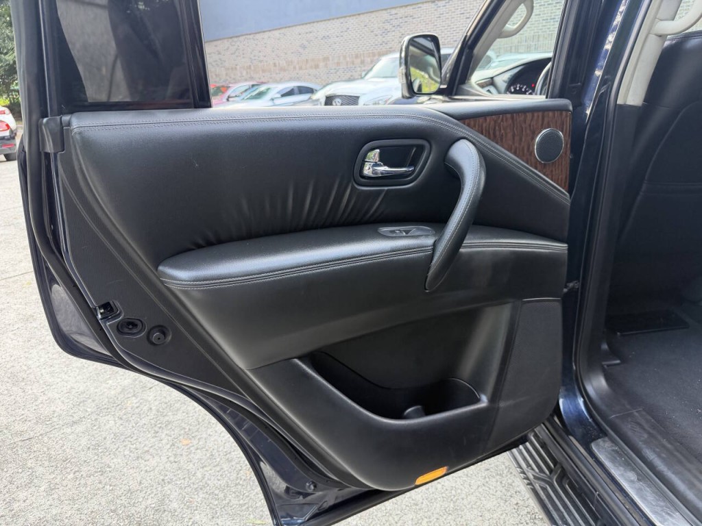 2017 Nissan Armada Image 22