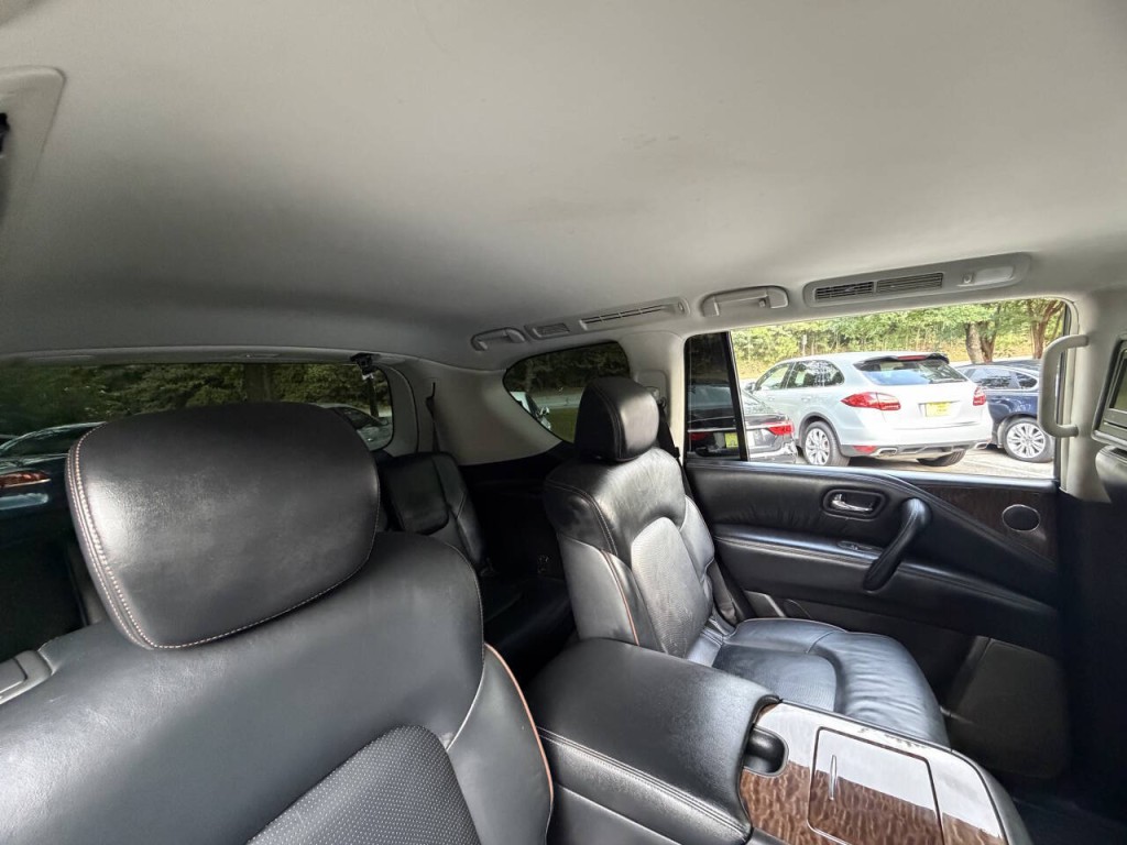 2017 Nissan Armada Image 25