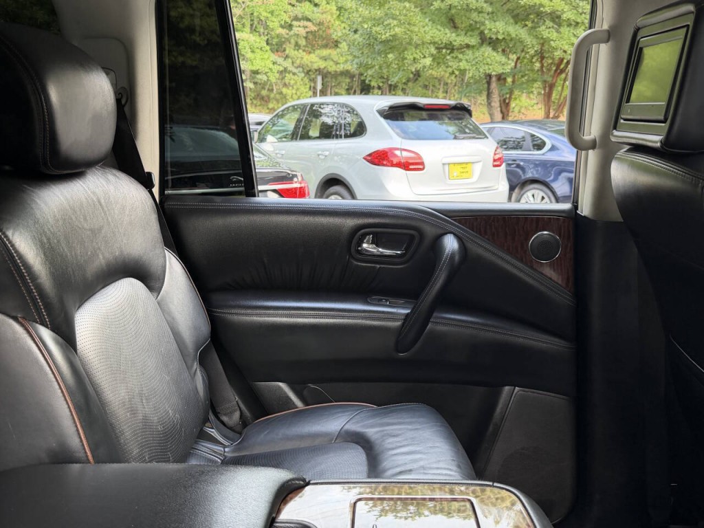 2017 Nissan Armada Image 30